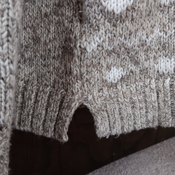 Polar Bear Sweater - Picture 5 of 5